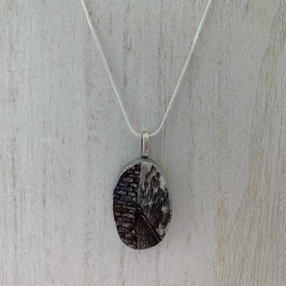 One of a kind broken china necklace - Picture 6 of 11